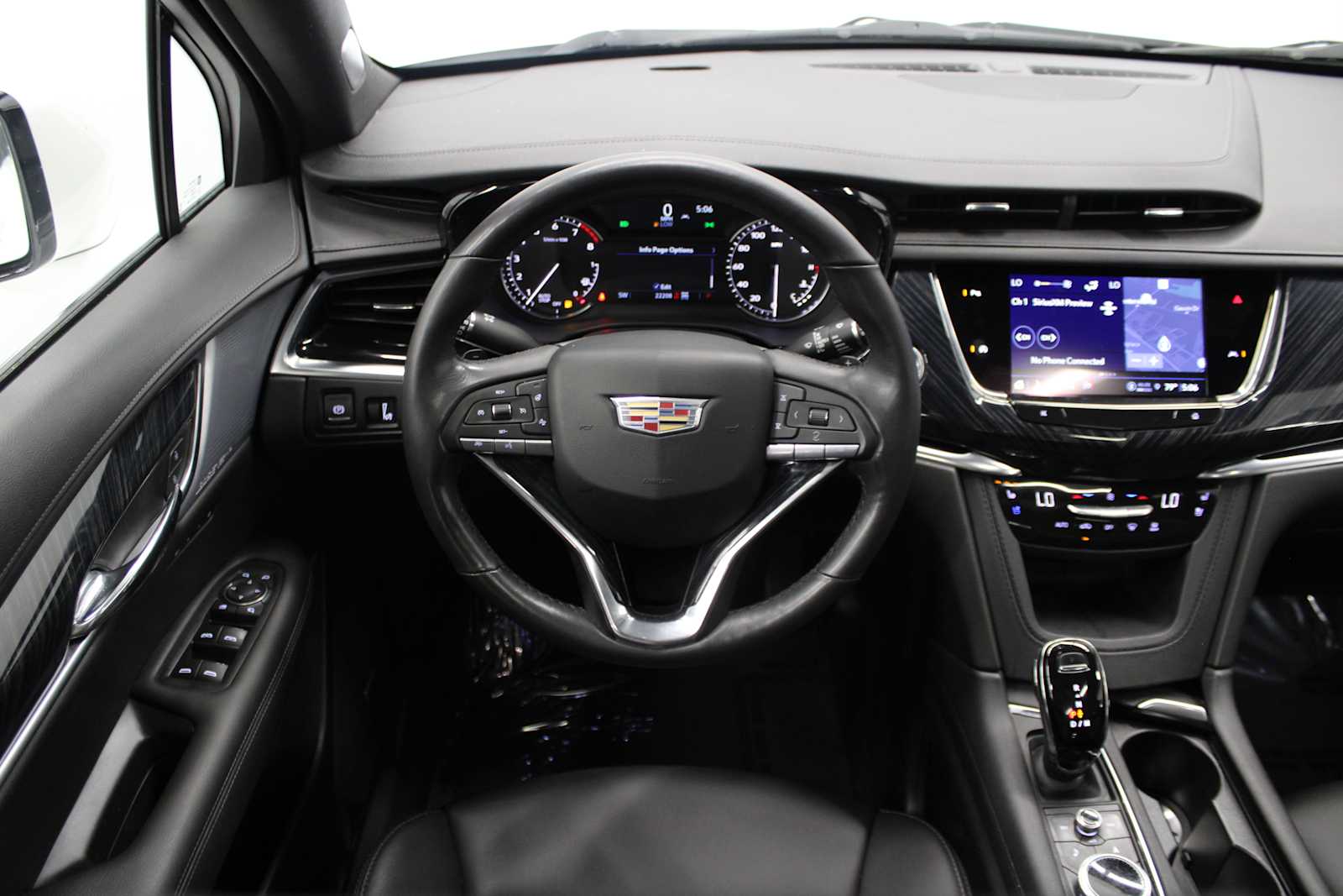 Vehicle image 17 of 47