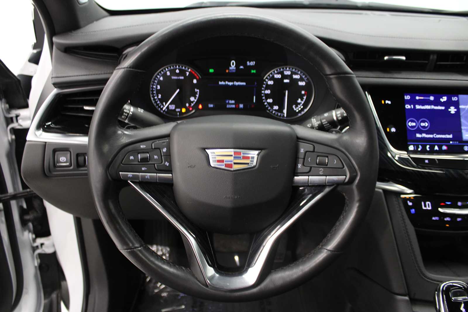 Vehicle image 41 of 47