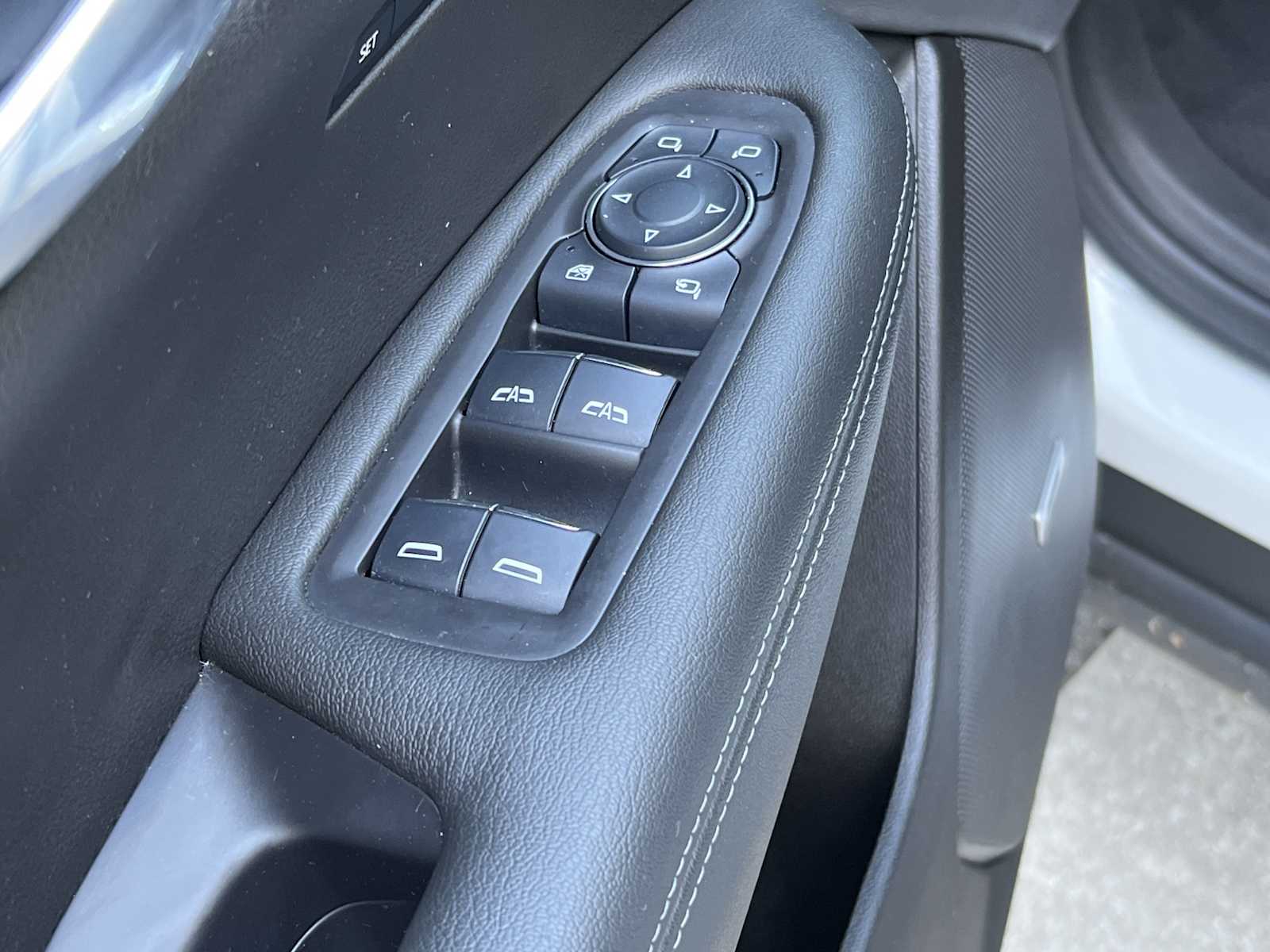 Vehicle image 14 of 36