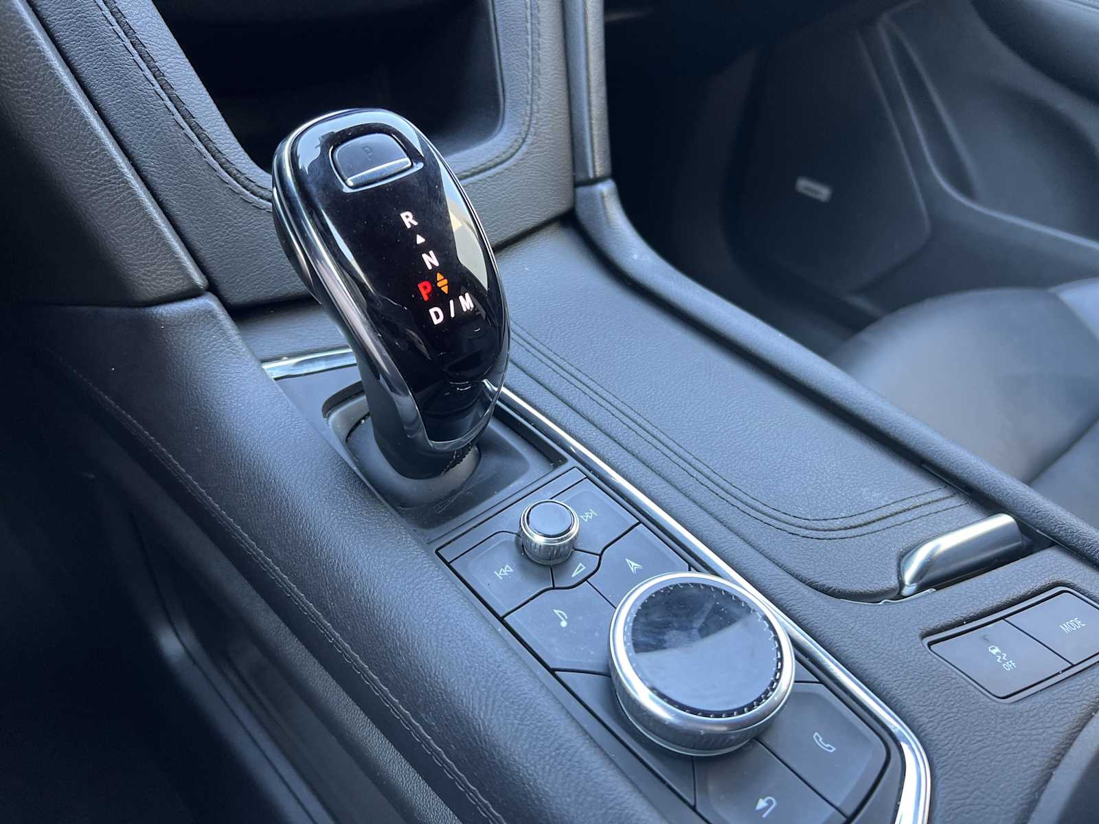 Vehicle image 25 of 36