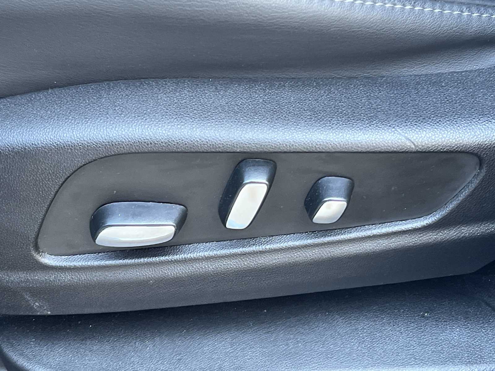 Vehicle image 16 of 36
