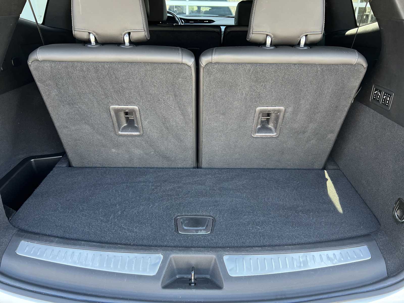Vehicle image 32 of 36