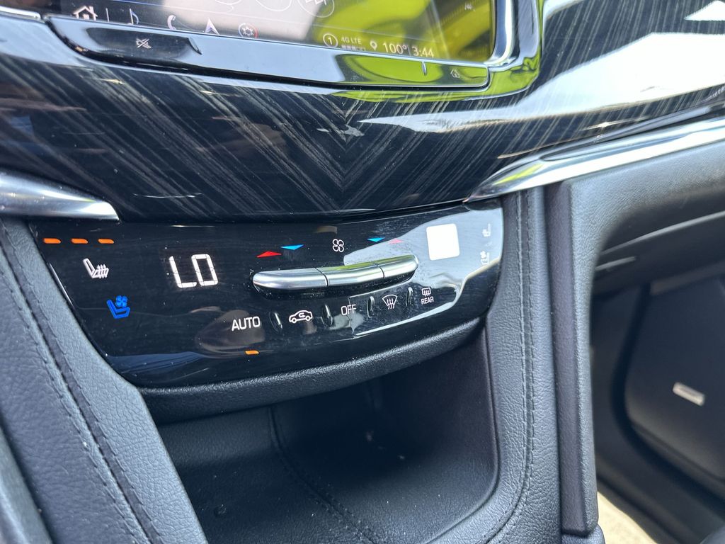 Vehicle image 28 of 33