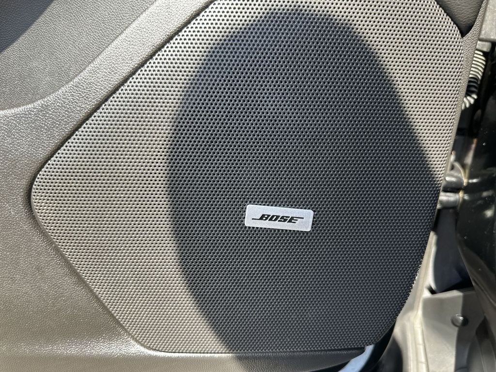 Vehicle image 32 of 33