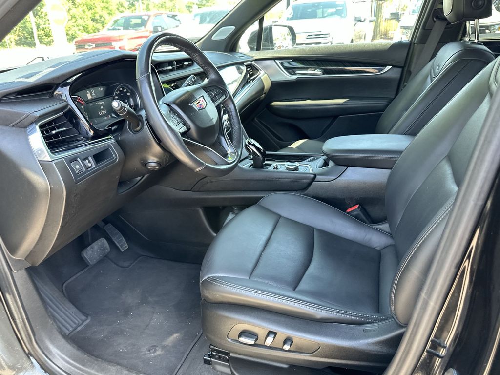 Vehicle image 19 of 33