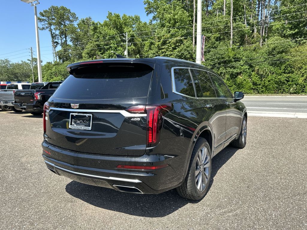 Vehicle image 10 of 33