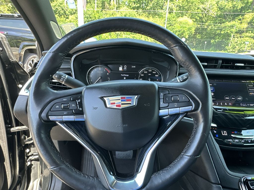 Vehicle image 21 of 33
