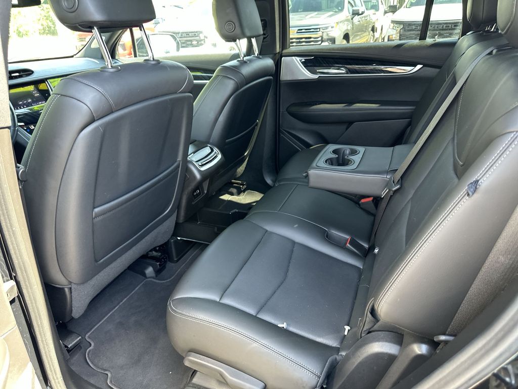 Vehicle image 26 of 33