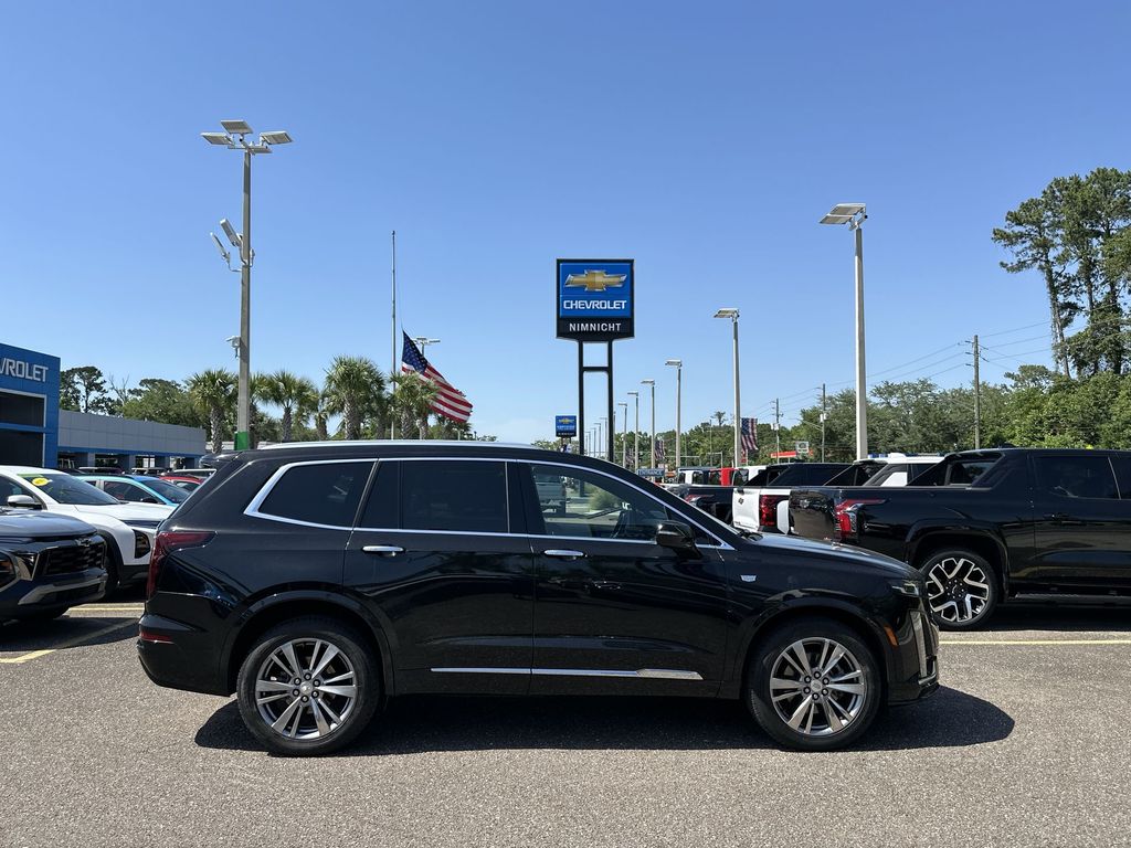 Vehicle image 8 of 33
