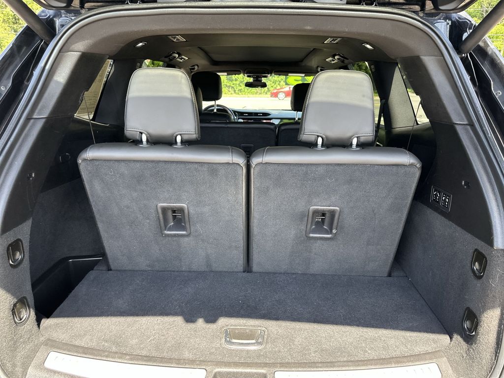 Vehicle image 23 of 33