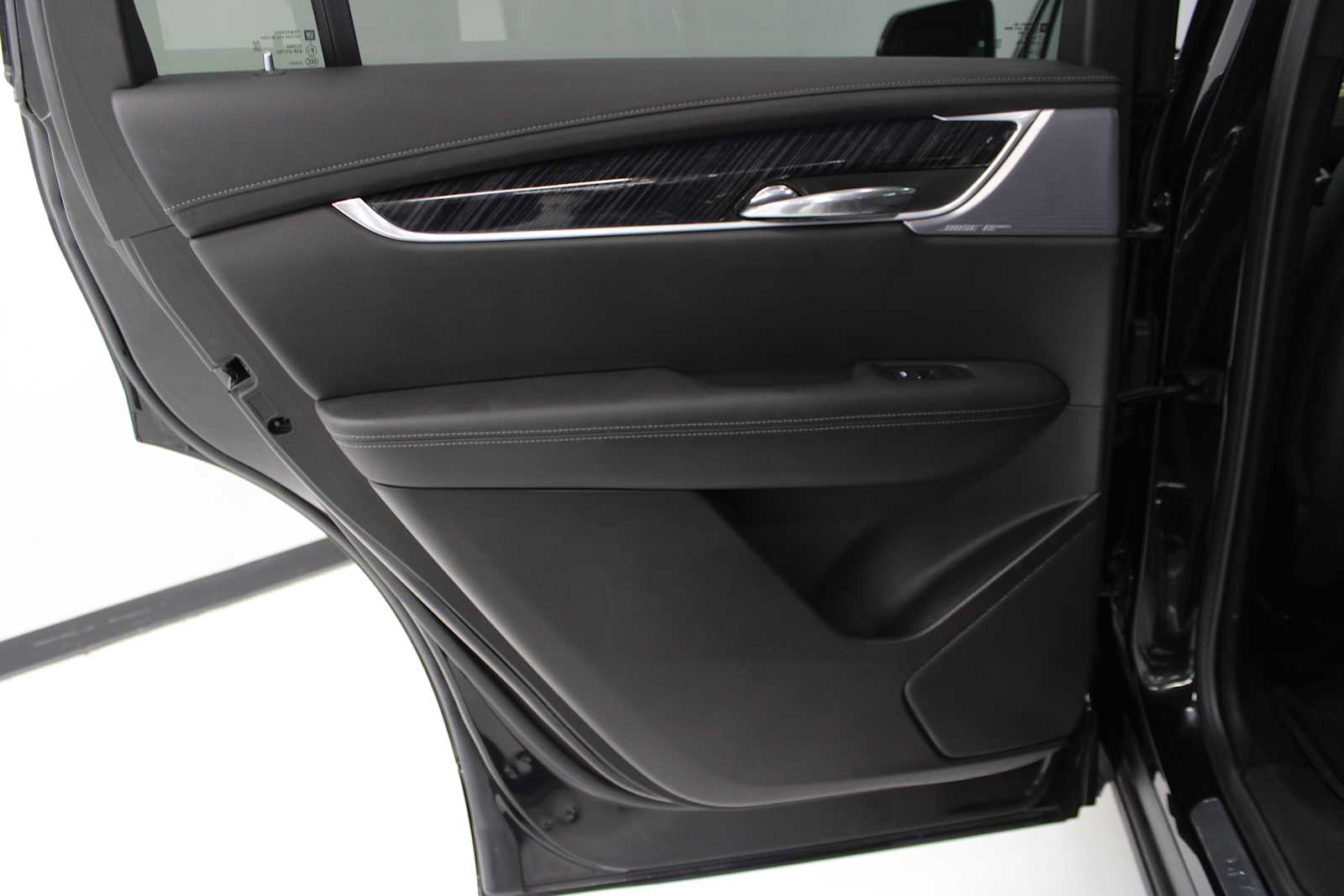 Vehicle image 40 of 48