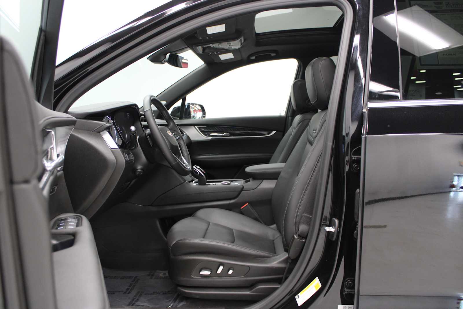 Vehicle image 17 of 48