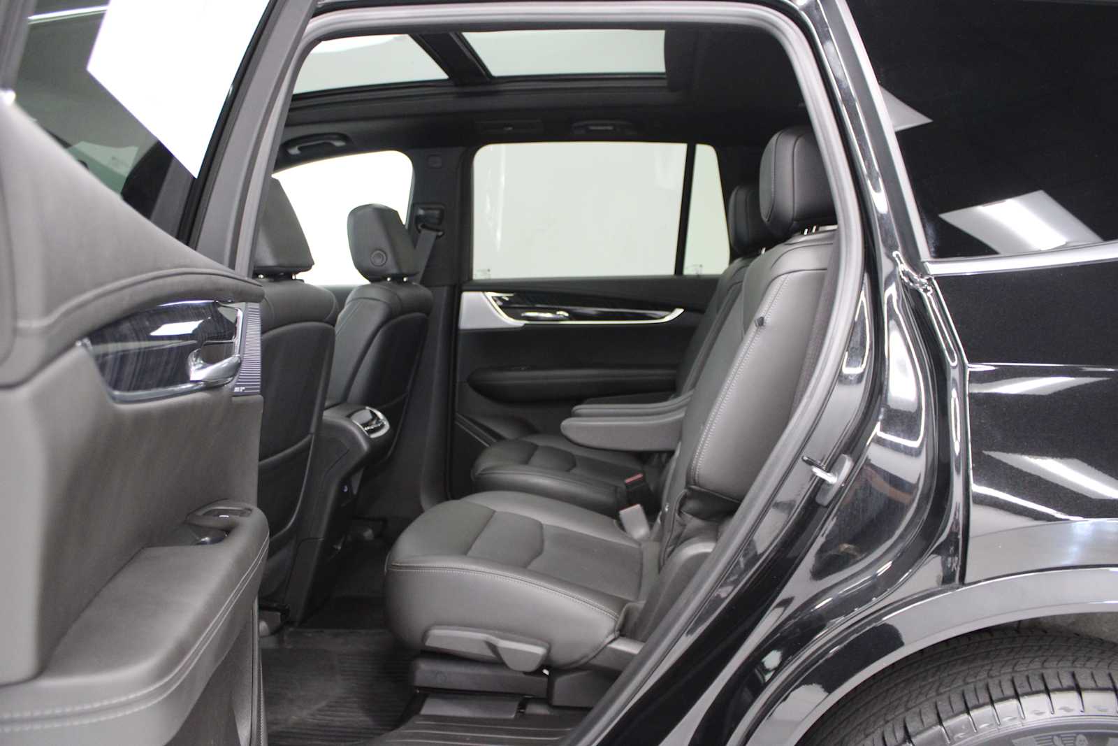 Vehicle image 41 of 48
