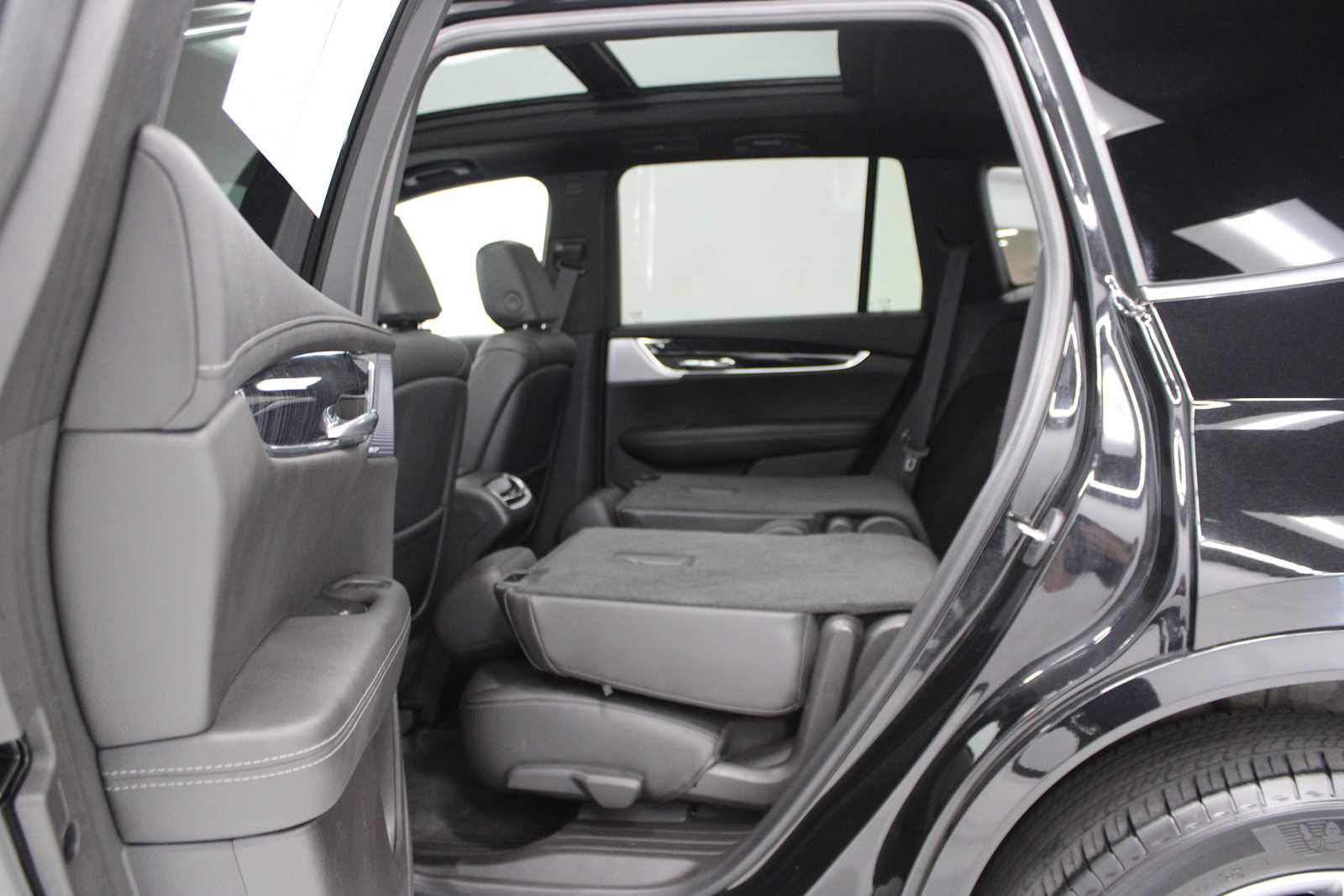 Vehicle image 42 of 48