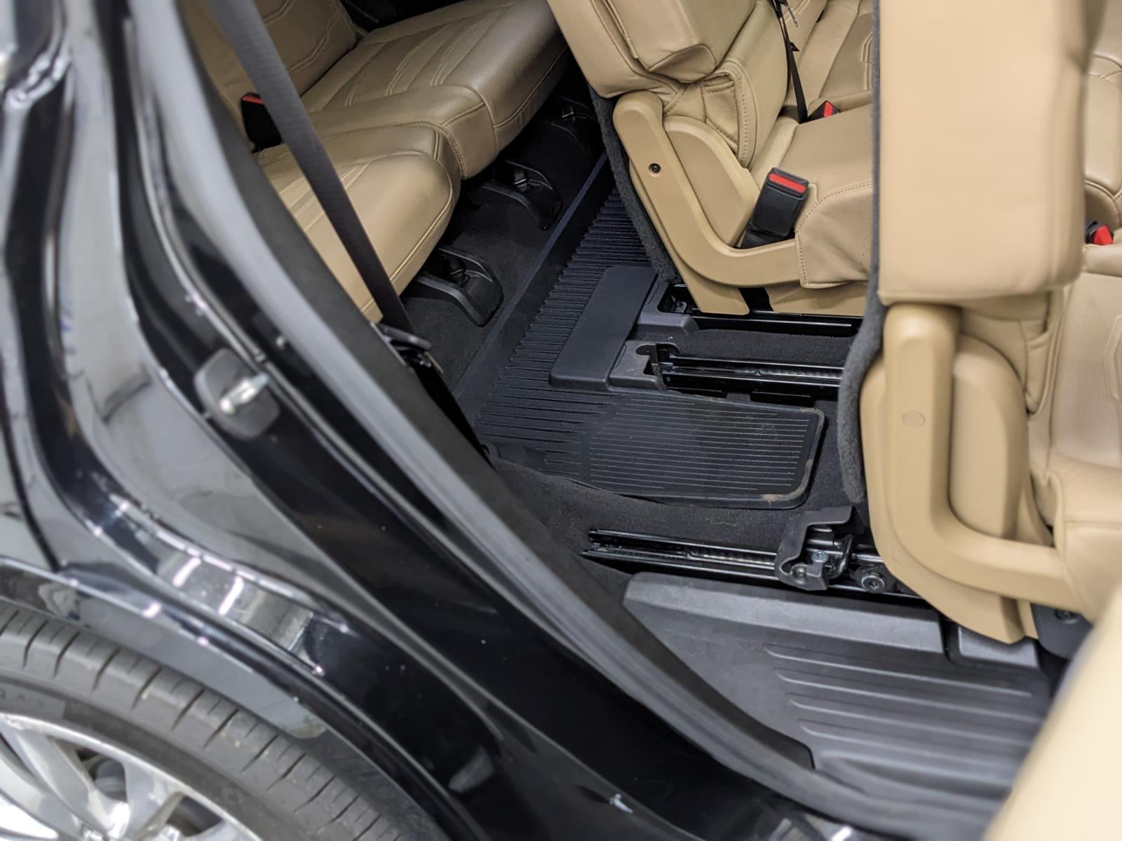 Vehicle image 17 of 50