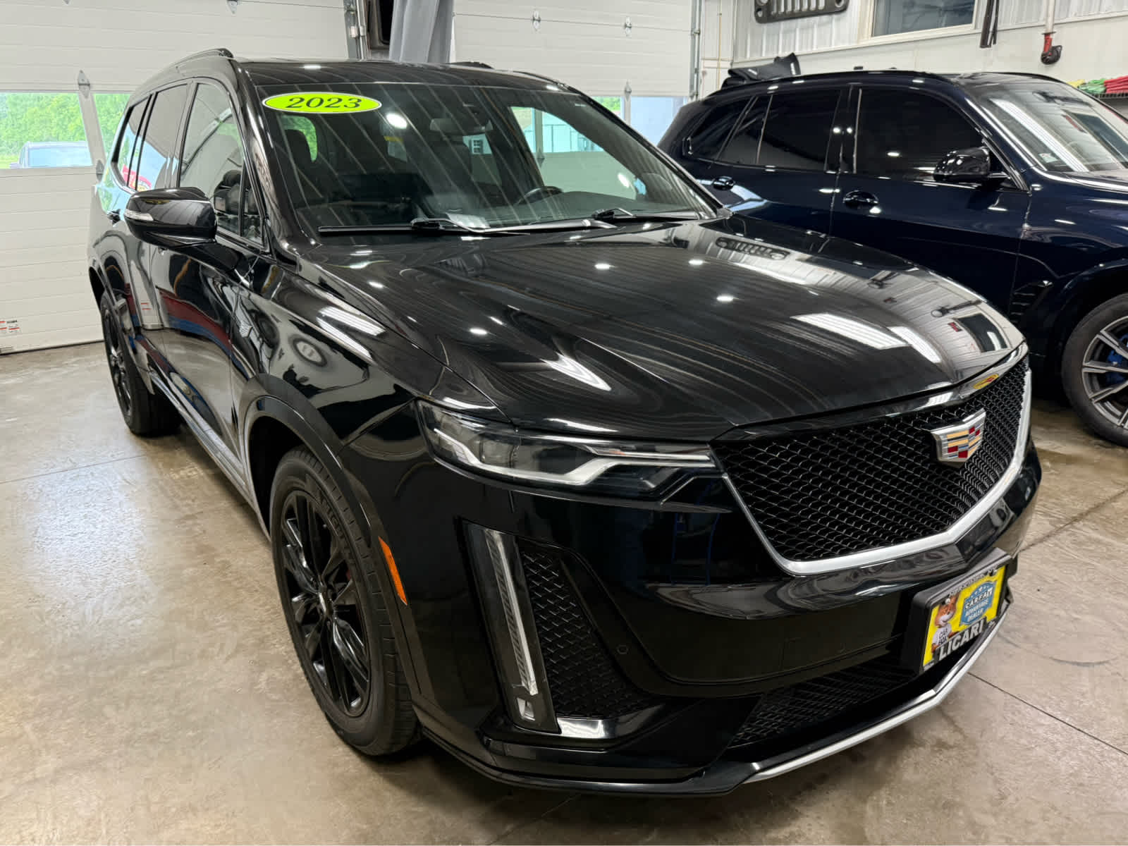2023 Cadillac XT6 Sport Image 3 of 36