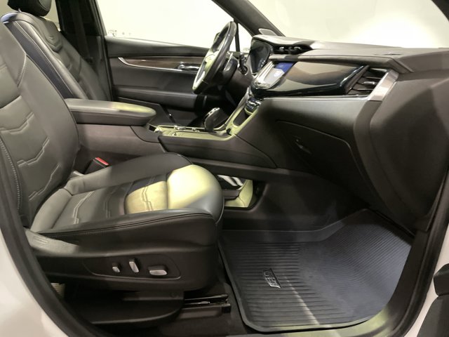 Vehicle image 33 of 37