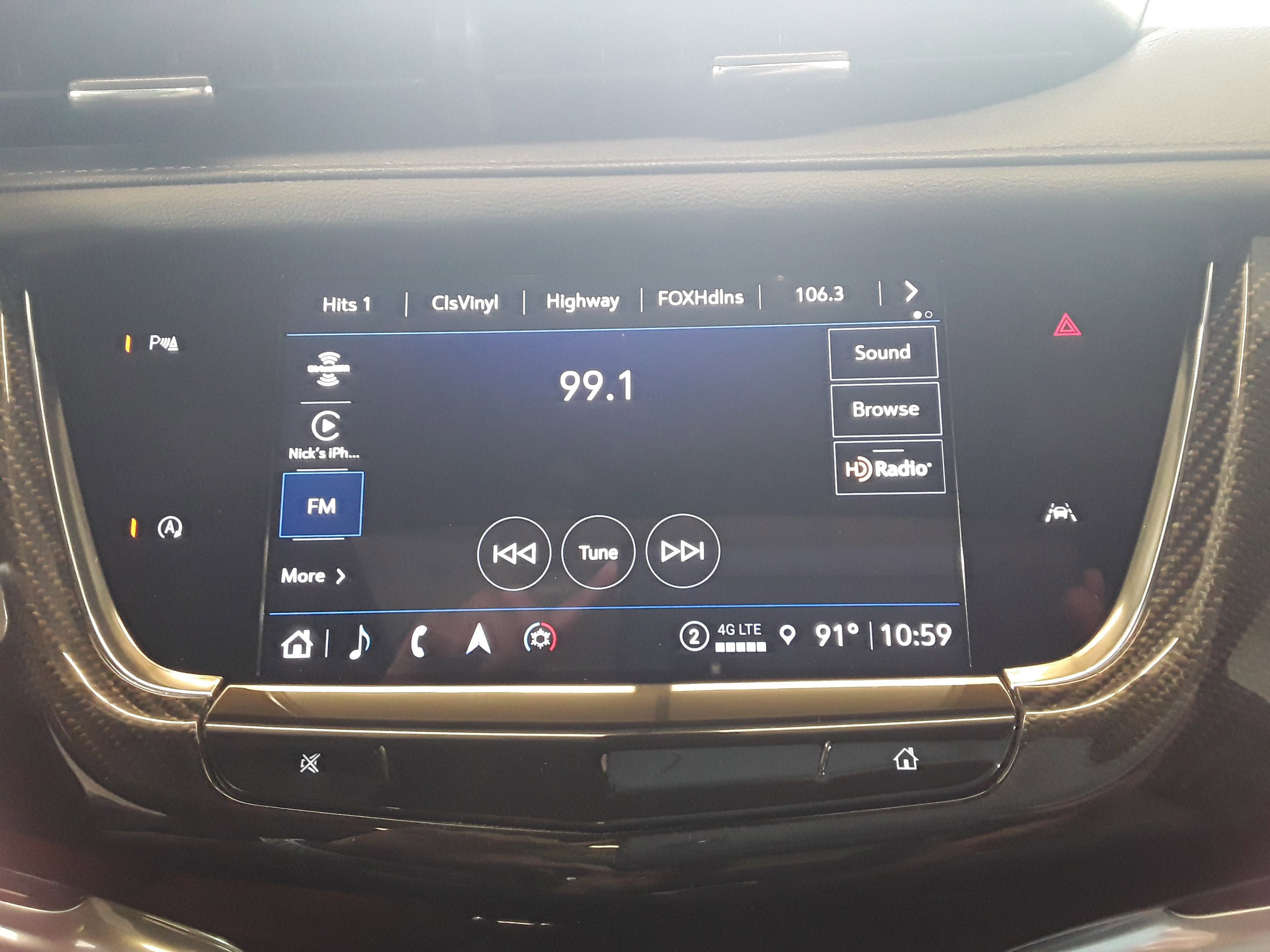 Vehicle image 21 of 34