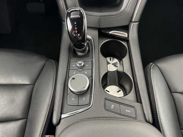 Vehicle image 27 of 36