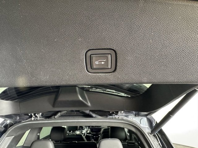 Vehicle image 33 of 36