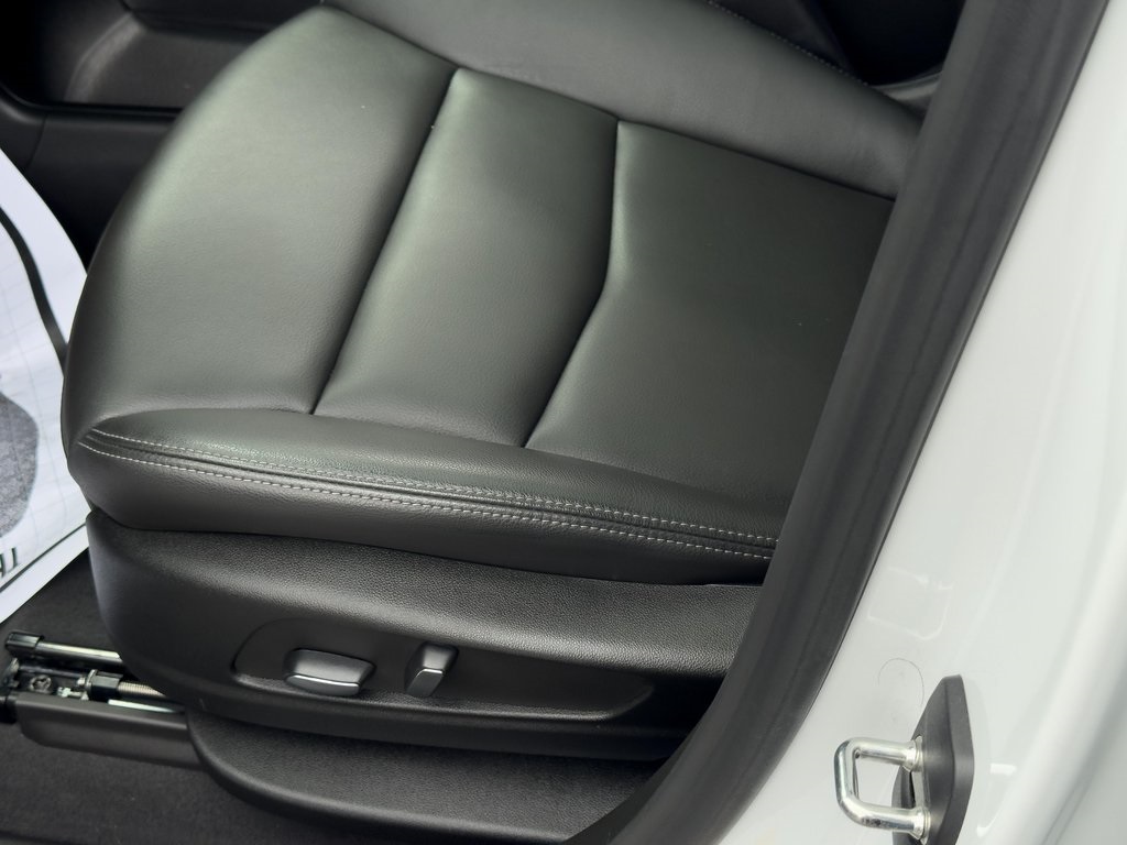 Vehicle image 23 of 29