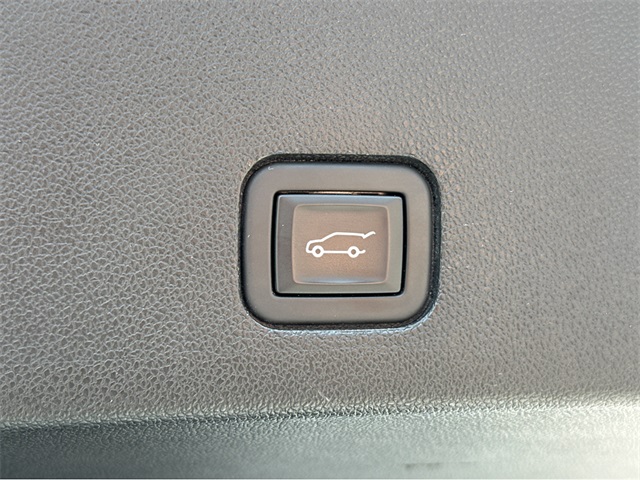Vehicle image 20 of 23