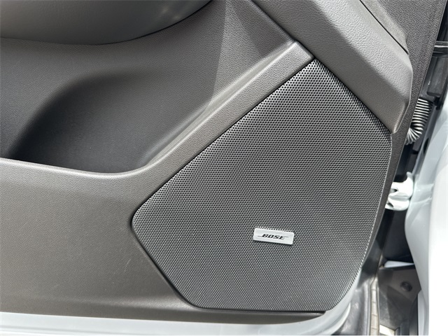 Vehicle image 17 of 23