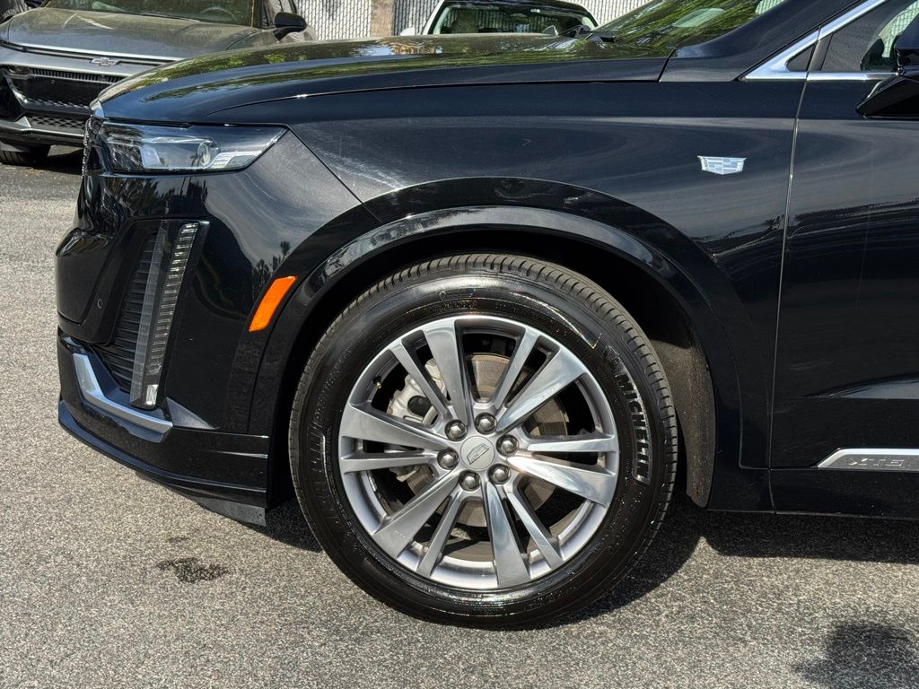 Vehicle image 10 of 35