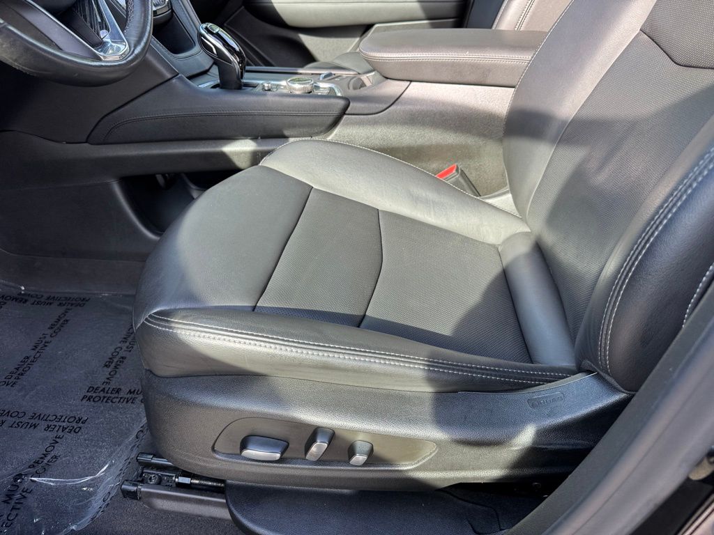 Vehicle image 31 of 35