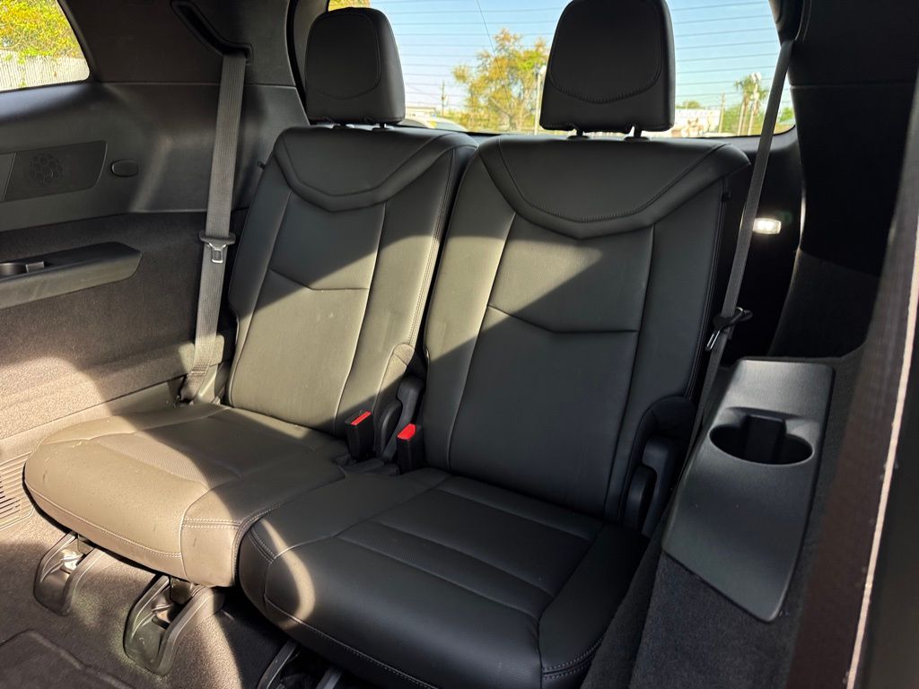 Vehicle image 14 of 35