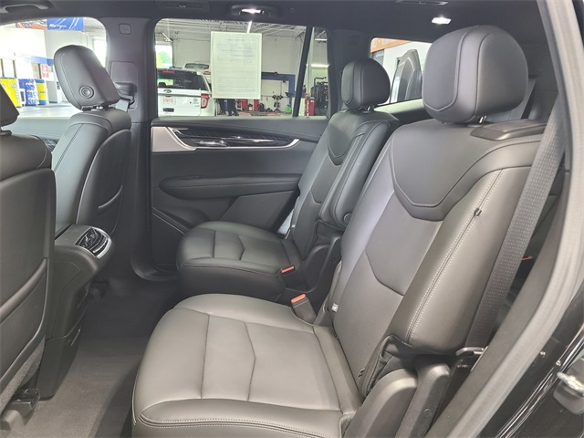 Vehicle image 16 of 44