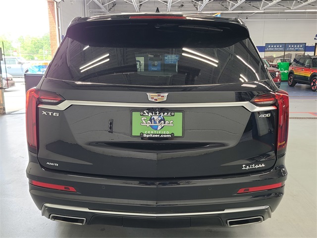 Vehicle image 10 of 44