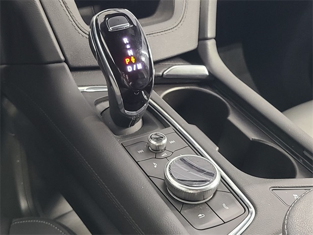 Vehicle image 27 of 44