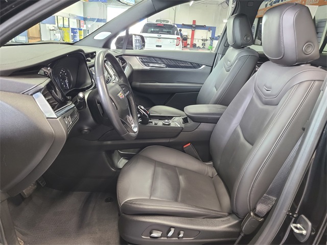 Vehicle image 15 of 44