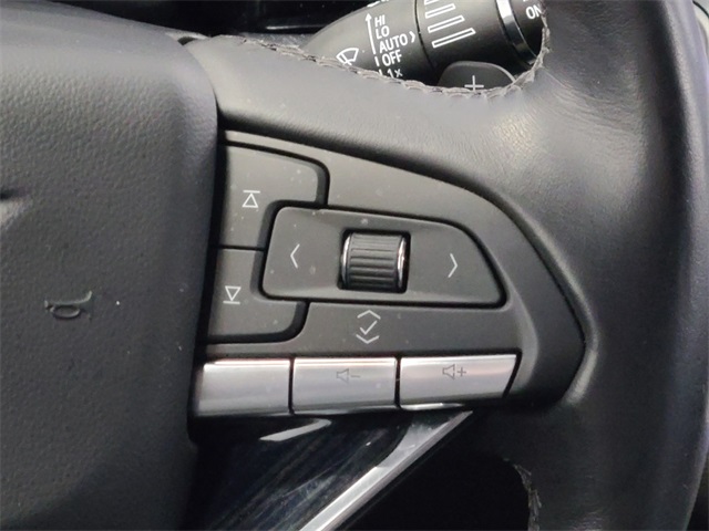 Vehicle image 32 of 44