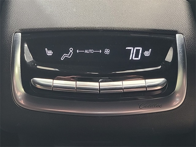 Vehicle image 21 of 44