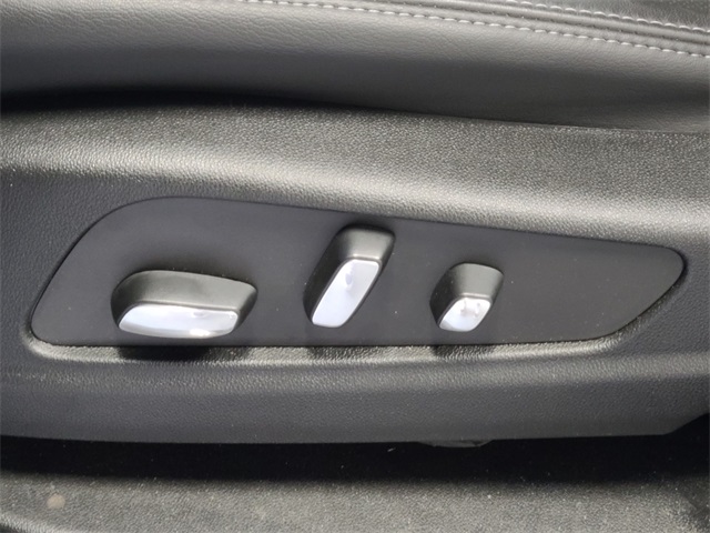 Vehicle image 42 of 44