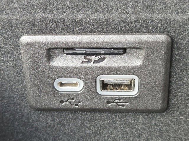 Vehicle image 23 of 31