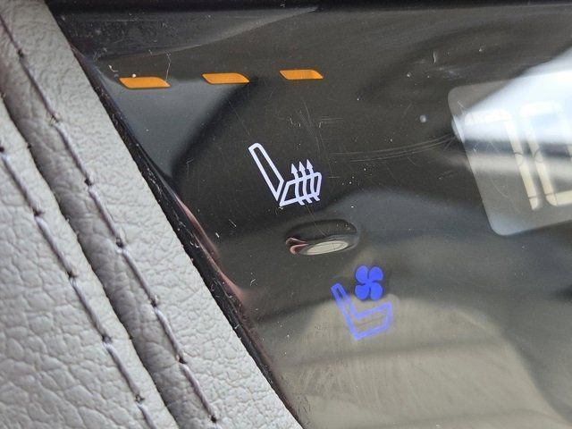 Vehicle image 22 of 31