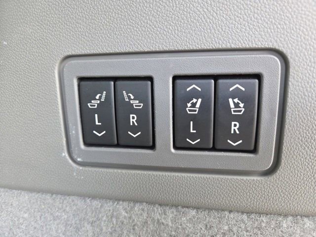 Vehicle image 19 of 31