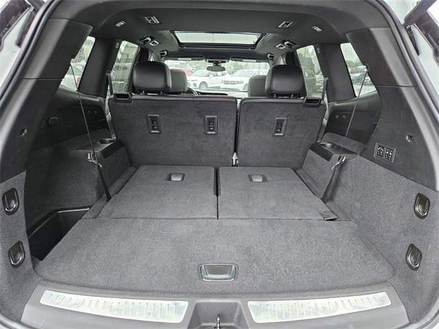 Vehicle image 21 of 32