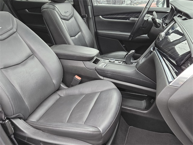 Vehicle image 23 of 32