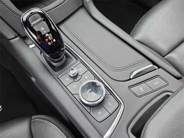 Vehicle image 25 of 32