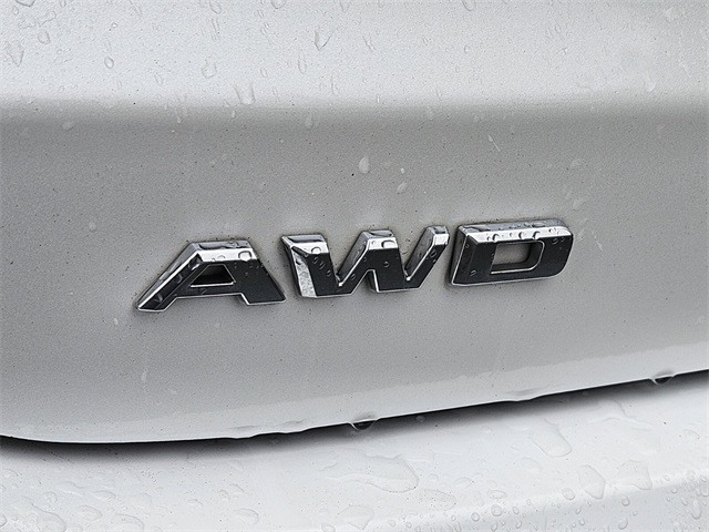 Vehicle image 17 of 32