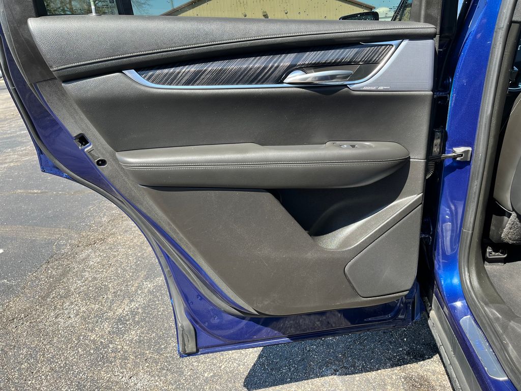 Vehicle image 26 of 38