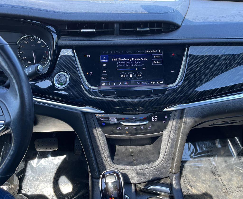 Vehicle image 21 of 38