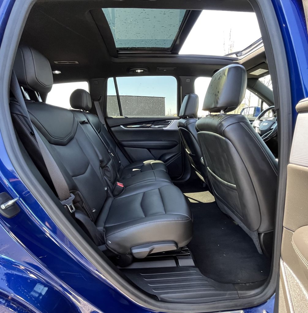 Vehicle image 33 of 38