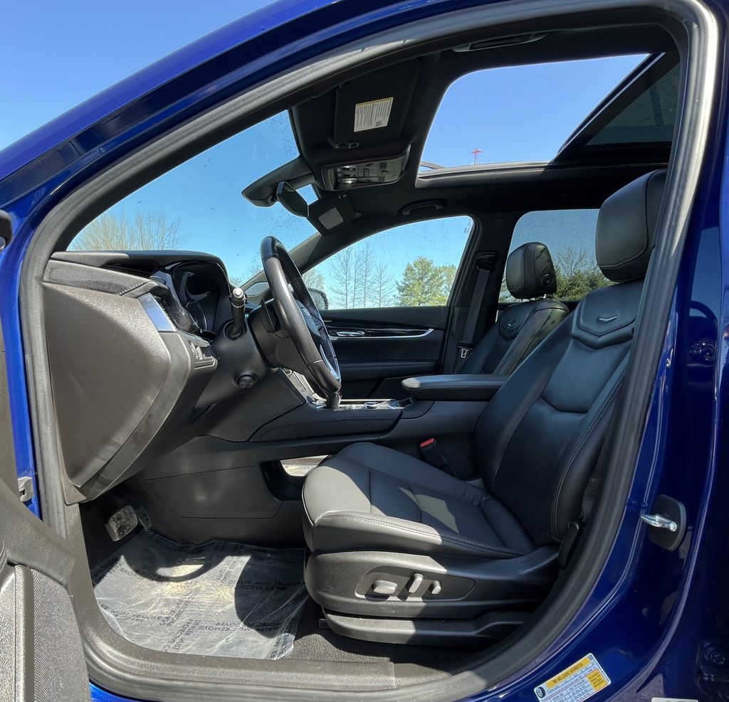 Vehicle image 17 of 38