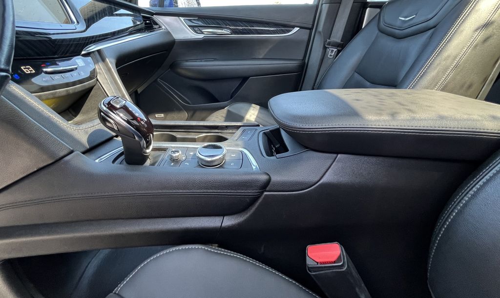Vehicle image 23 of 38