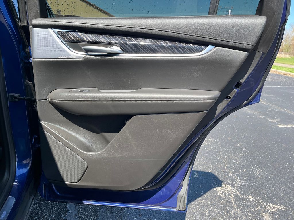 Vehicle image 32 of 38